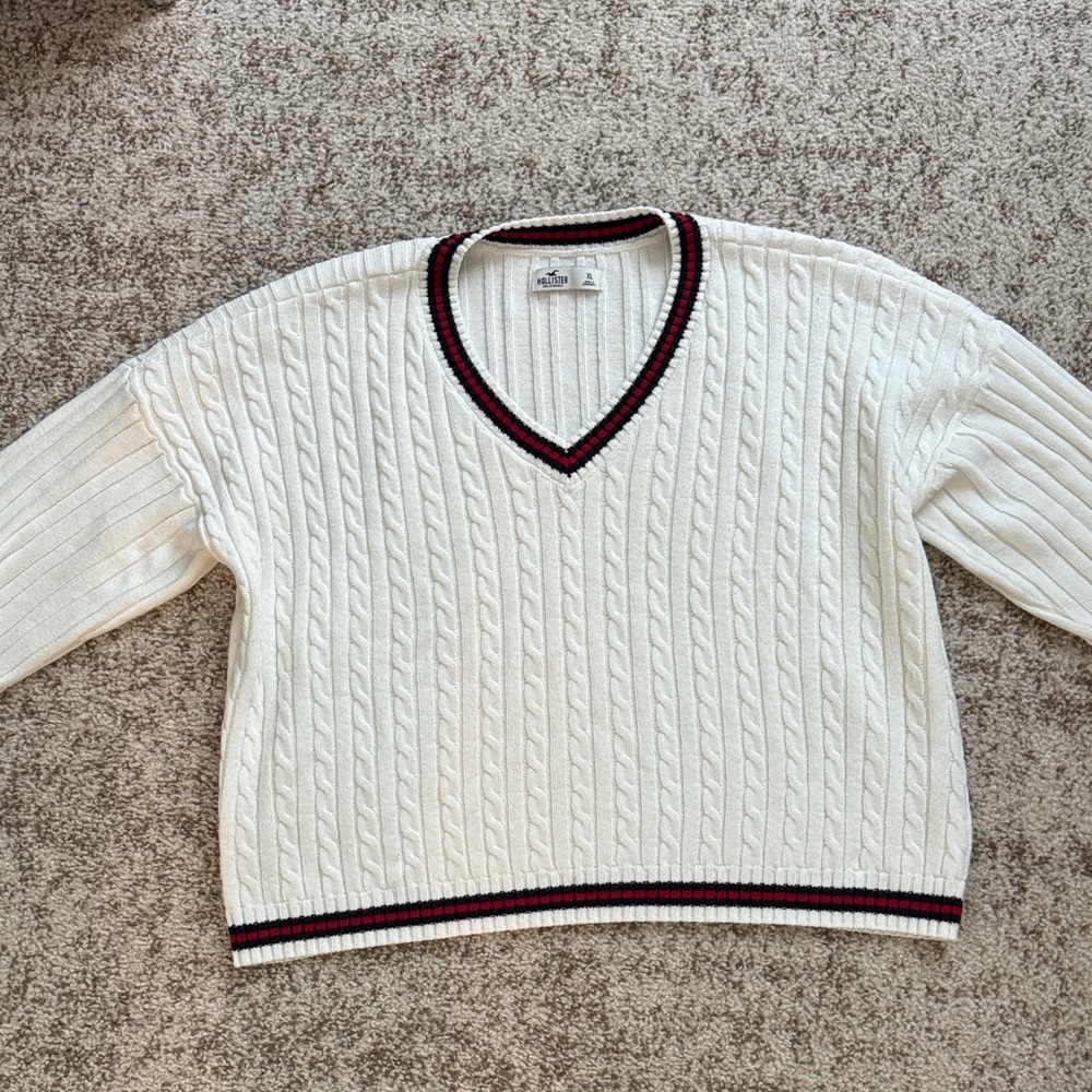 Hollister V-Neck Cable Knit Sweater